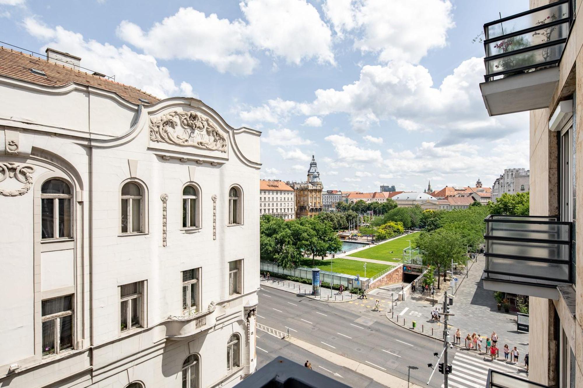Lejlighed Ultra - Balcony - Basilica View *