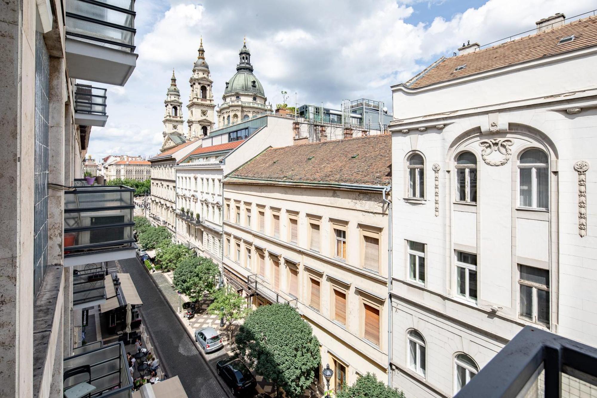 Lejlighed Ultra - Balcony - Basilica View